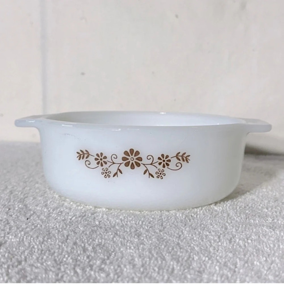 Vintage Dynaware Pyr-O-Rey Brown Daisy Round Milk  Glass Casserole Dish - Picture 1 of 10